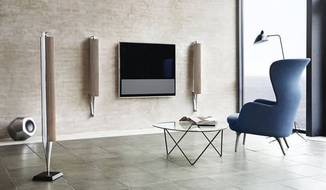 ワイヤレススピーカー「BeoLab 18（オーク）」88万円、「BeoLab 18（ブラック、ホワイト）」79万100円（ともに税抜希望小売価格）