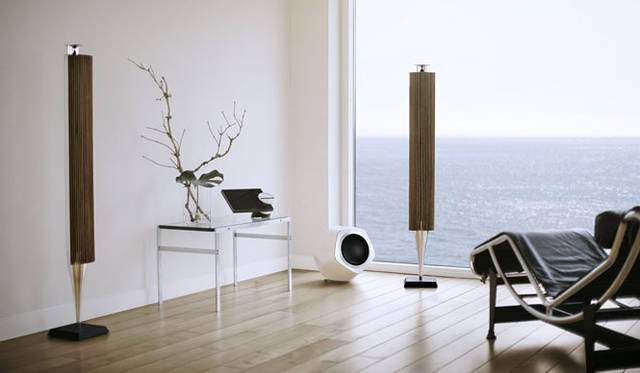 ワイヤレススピーカー「BeoLab 18（オーク）」88万円、「BeoLab 18（ブラック、ホワイト）」79万100円（ともに税抜希望小売価格）