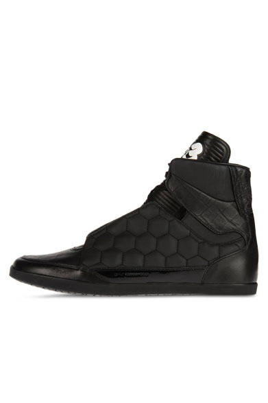 <strong>Y-3｜ワイスリー</strong>　「2014 FIFA World Cup Brazil™（2014 FIFAワールドカップブラジル）」限定カプセルコレクション<br />「HONJA HIGH（ホンジャ ハイ）」