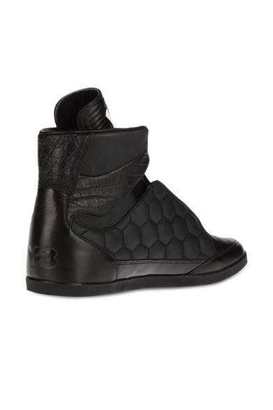 <strong>Y-3｜ワイスリー</strong>　「2014 FIFA World Cup Brazil™（2014 FIFAワールドカップブラジル）」限定カプセルコレクション<br />「HONJA HIGH（ホンジャ ハイ）」