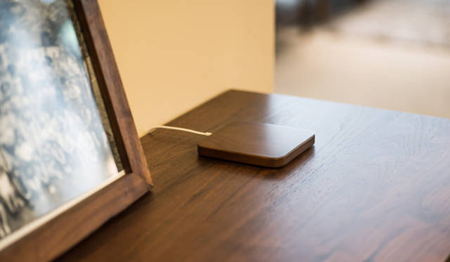 <strong>Bsize｜ビーサイズ</strong>　ワイヤレス充電器「REST（レスト）」