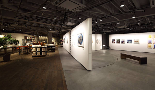 つながり感を担保しつつ空間を隔てるのは、回転可動壁「ラダーウォール」