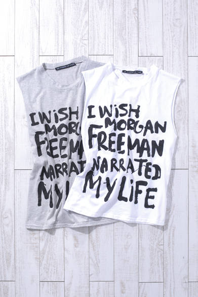 WOMENS｜「モーガン・フリーマンに私の人生を語ってほしい」というユニークなメッセージの入ったロゴ入りデザインが、フランスブランドらしいエスプリを感じさせる。ノースリーブTシャツ各1万円（Les Prairies De Paris）<br />※税抜き価格