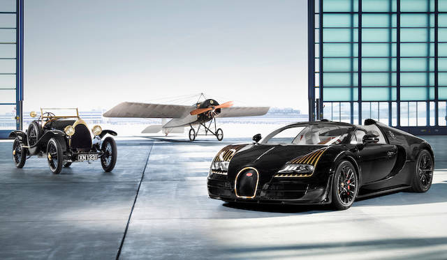 左から、「タイプ18 “ブラックベス”」、とローラン・ギャロスが乗っていたスポーツ飛行機「モラーヌ・ソルニエ H」、「ヴェイロン 16.4 グラン スポーツ ヴィッテス “ブラック ベス”」