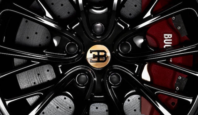 ホイールセンターにもゴールドがあしらわれる