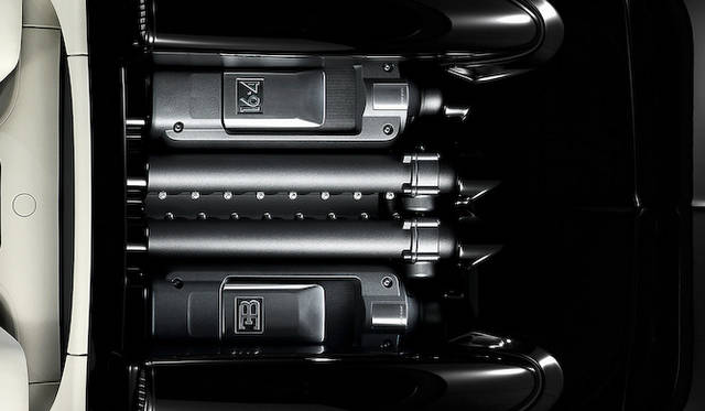 最高出力1,200ps、最大トルク1,500Nmを発生する8リッターW16エンジン