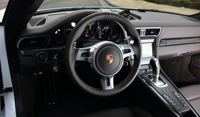06_porsche_turbo_s_991 インテリアはカレラに準じたデザインでまとめられている