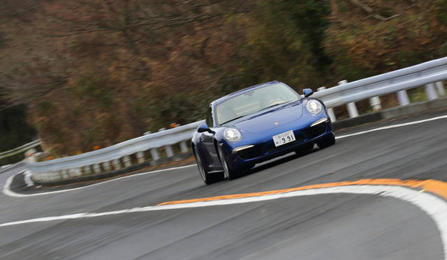 32_porsche_911_carrera_4