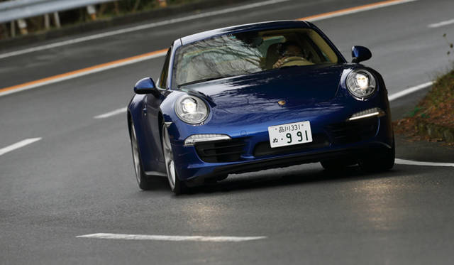 33_porsche_911_carrera_4