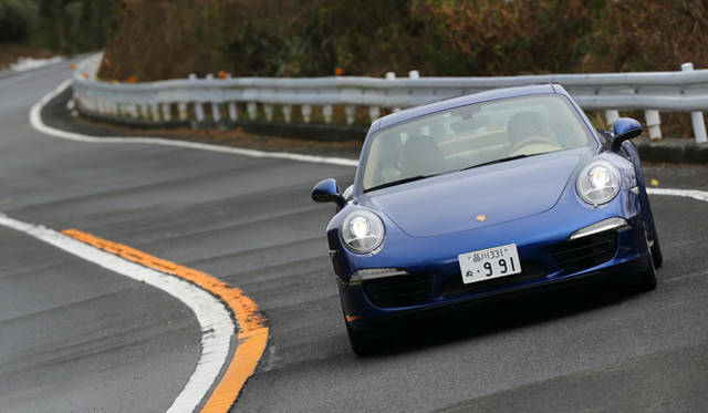 35_porsche_911_carrera_4