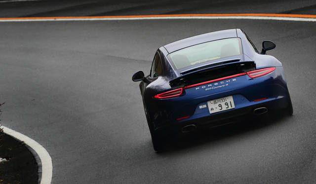 36_porsche_911_carrera_4