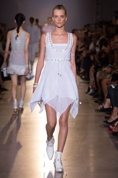 <strong>DIESEL BLACK GOLD｜春夏向けの最新ドレスコレクションが到着</strong>　