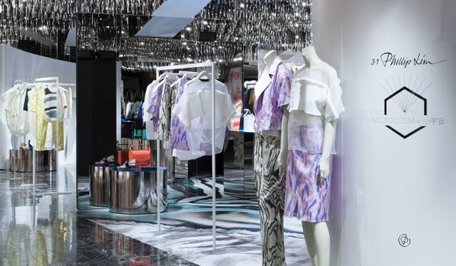 <strong>3.1 Phillip Lim｜3.1 フィリップ リム</strong>　伊勢丹新宿店のコンセプトストアにて「リンダ・ファロー」コラボサングラス先行発売<br /><br />半年間限定のコンセプトストア「3.1 フィリップ リム マイクロコズム」