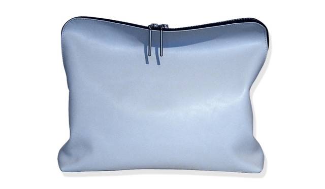 <strong>3.1 Phillip Lim｜3.1 フィリップ リム</strong>　伊勢丹新宿店のコンセプトストアにて「リンダ・ファロー」コラボサングラス先行発売<br /><br />バッグ「31 MINUTES BAG」5万8000円（税別）