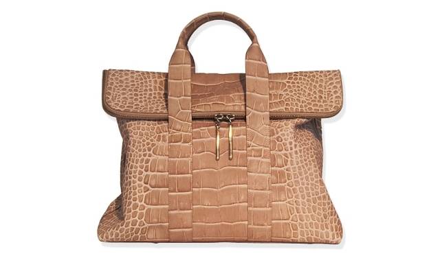 <strong>3.1 Phillip Lim｜3.1 フィリップ リム</strong>　伊勢丹新宿店のコンセプトストアにて「リンダ・ファロー」コラボサングラス先行発売<br /><br />バッグ「31 HOUR BAG」 14万8000円（税別）