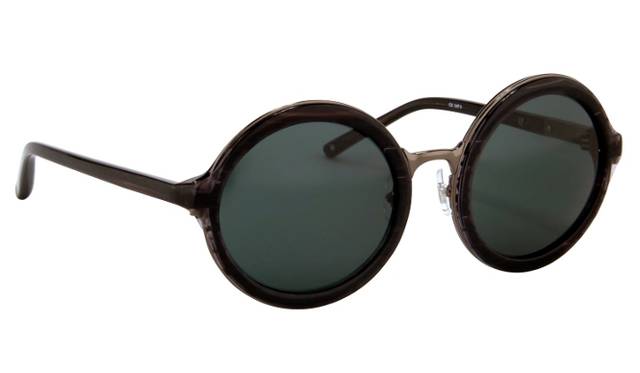 <strong>3.1 Phillip Lim｜3.1 フィリップ リム</strong>　伊勢丹新宿店のコンセプトストアにて「リンダ・ファロー」コラボサングラス先行発売<br /><br />サングラス 3万8000円（税別）