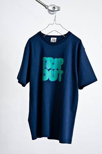 <strong>ERIC ELMS in collaboration with JUN｜エリック エルムズ</strong>　タイポグラフィ Tシャツ　4800円（税抜）