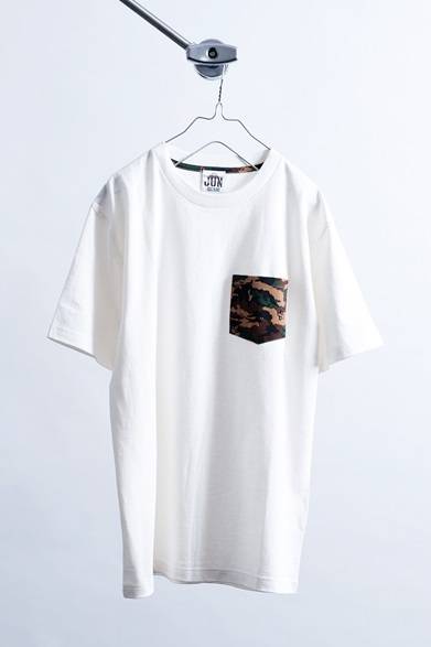 <strong>ERIC ELMS in collaboration with JUN｜エリック エルムズ</strong>　カモフラージュ ポケット Tシャツ　4800円（税抜）