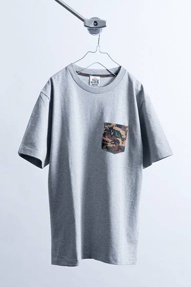 <strong>ERIC ELMS in collaboration with JUN｜エリック エルムズ</strong>　カモフラージュ ポケット Tシャツ　4800円（税抜）