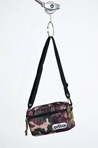 <strong>ERIC ELMS in collaboration with JUN｜エリック エルムズ</strong>　OUTDOOR PRODUCTS ショルダーポーチ　4800円（税抜）