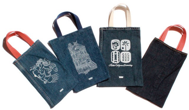 トートバッグに使用するリユースデニムの表情は、それぞれ異なる。ハンドルのカラーは4色を揃える