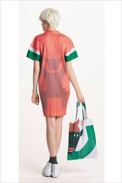 <strong>PLEATS PLEASE ISSEY MIYAKE