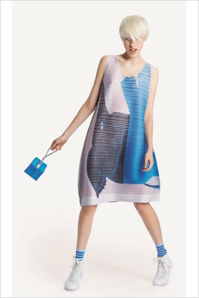 <strong>PLEATS PLEASE ISSEY MIYAKE
