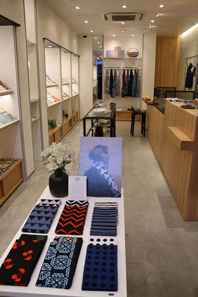 <strong>KAMAWANU｜かまわぬ</strong>　「かまわぬ浅草店 Utensils store」