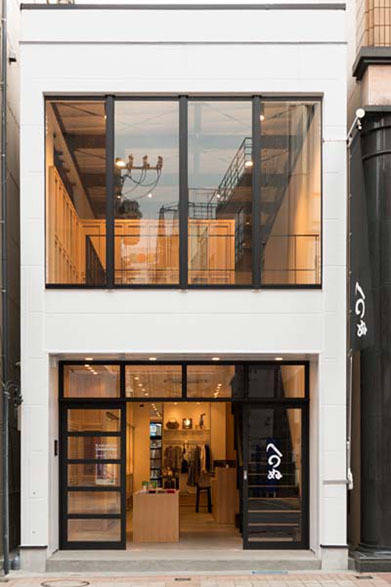 <strong>KAMAWANU｜かまわぬ</strong>　「かまわぬ浅草店 Utensils store」　Photo:Tetsuya Ito