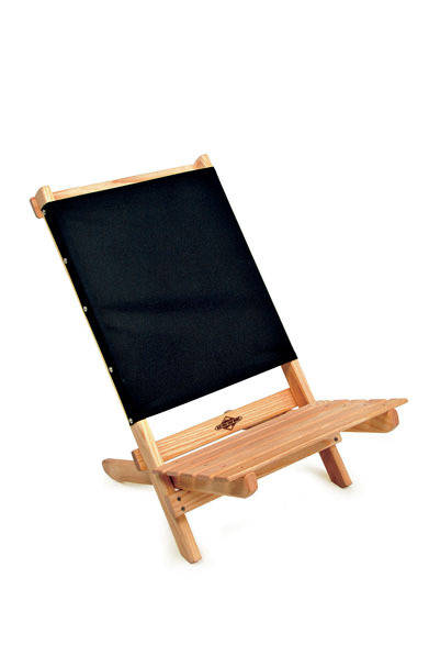 キャンプサイトや海岸で快適に過ごせるチェアで、組み立てが簡単。「BLUE RIDGE CHAIR WORKS」フェスティバルチェアwithボトルオープナー1万5000円