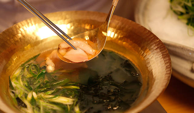 季節のすき鍋（蛤と季節の野菜）