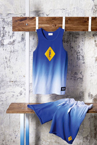 タンクトップ6480円、ショーツ8640円