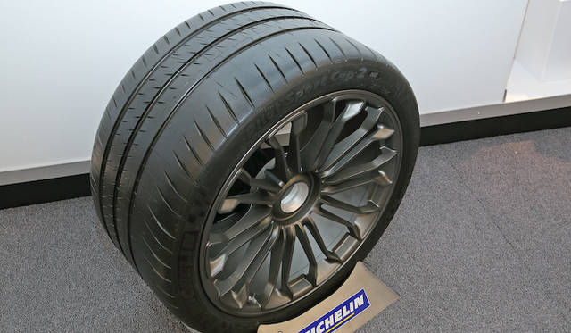 porsche_918_spyder_075 918スパイダーのためにミシュランが専用開発した「パイロットスポーツカップ2」