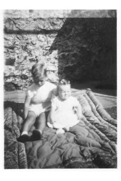 フランクとアイリーンの息子であるバリーと、娘のシャーリー