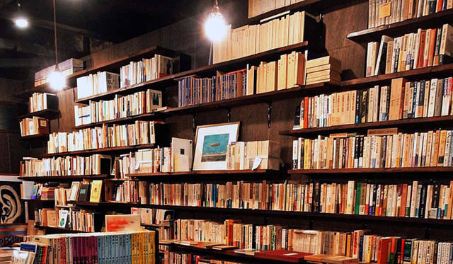 「オヨヨ書林 せせらぎ通り店」