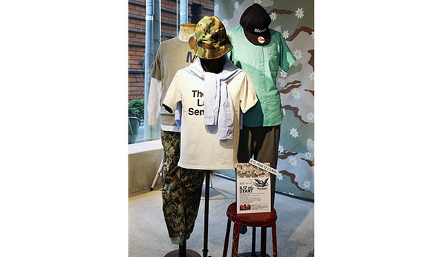 全体はシンプルだが、プリントや刺繍を随所に施した遊びの利いたデザインに仕上がっている