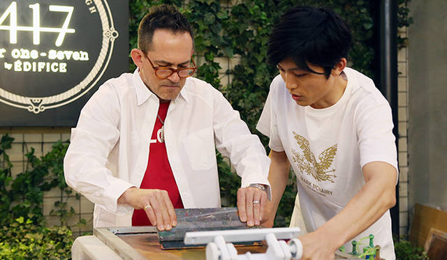 デザイナー本人がシルクスクリーンプリントに挑戦