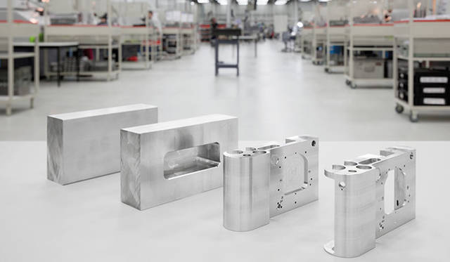 無垢アルミニウム削り出しのユニボディ製