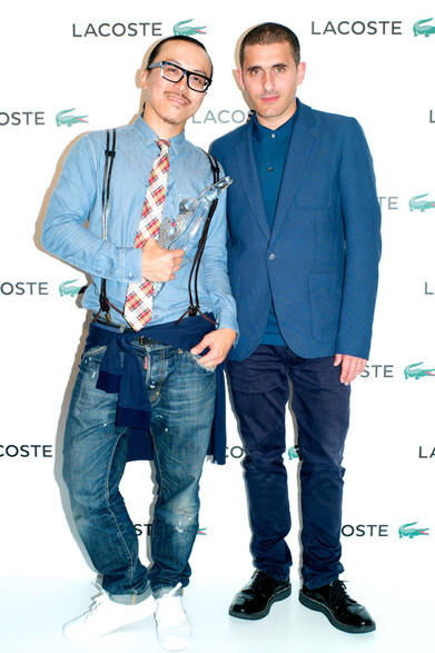 レスリー・キーとラコステのクリエイティブ・ディレクター、フェリペ・オリヴェイラ・バティスタ