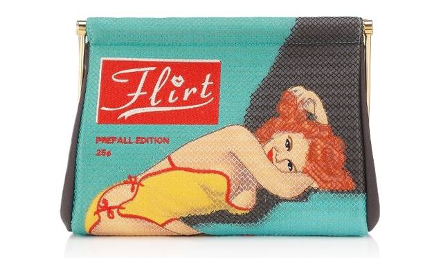 <strong>Charlotte Olympia｜シャーロット オリンピア</strong>　松屋銀座店でデザイナー来日イベント開催<br /><br />バッグ「MAGAZINE CLUTCH」 18万3000円