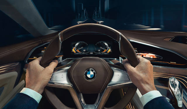 フロントスクリーンのヘッドアップディスプレイに、ウィンドウ越しの風景にデジタル情報を付加する現実拡張技術（AR技術）を搭載