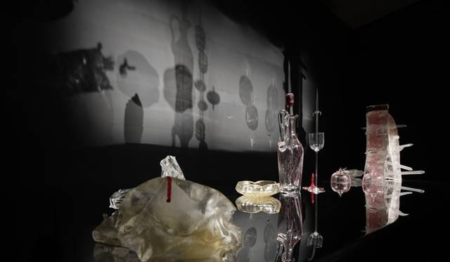 <strong>ART｜『コンダンサシオン:アーティスト・イン・レジデンス展-エルメスのアトリエにて』</strong>　《ほとんど純潔》2013年　マリー＝アンヌ・フランクヴィル © Nacása & Partners Inc. / Courtesy of Fondation d’entreprise Hermès