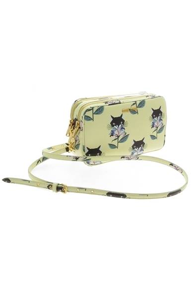 <strong>MIU MIU｜「マドラス」シリーズに新作プリントアイテムが登場</strong><br /><br />ポシェット<br />サイズ｜H12×W20×D6cm<br />価格｜8万6000円