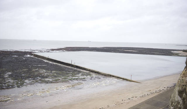 <strong>MARGARET HOWELL｜マーガレット・ハウエル</strong>　ARCA『Slacklands』出版記念写真展開催　「Viking Bay」 Photo by Corinna Dean