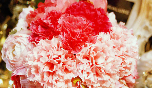 <strong>和気雅美｜FLORALUXE / New York Flower School</strong>　2014母の日はピオニーとカーネーションで