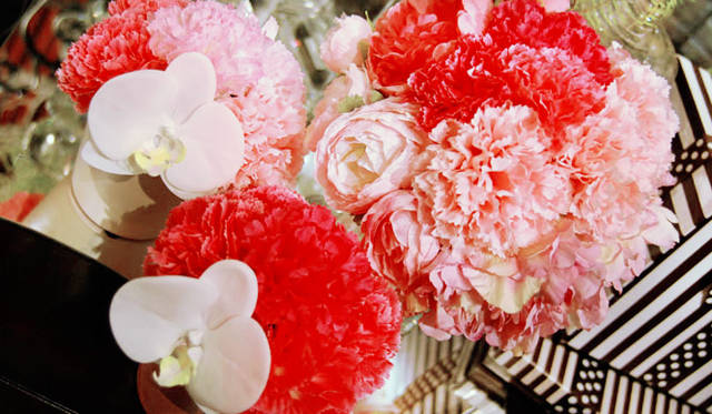 <strong>和気雅美｜FLORALUXE / New York Flower School</strong>　2014母の日はピオニーとカーネーションで