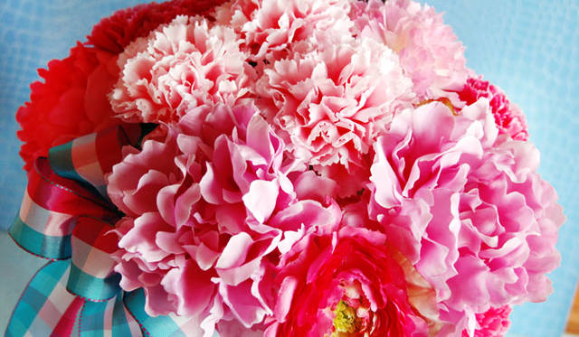 <strong>和気雅美｜FLORALUXE / New York Flower School</strong>　2014母の日はピオニーとカーネーションで