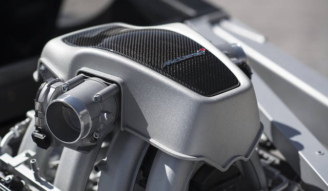 ピストンやヘッドを新開発し、ECUをチューンすることで+25psと+78Nmの650psと678Nmにパワーアップ