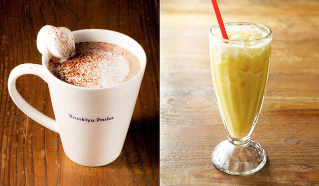 <strong>Brooklyn Parlor OSAKA｜ブルックリンパーラー大阪</strong>　左／カフェモカ650円、右／ミックスジュース（Osaka Special）650円