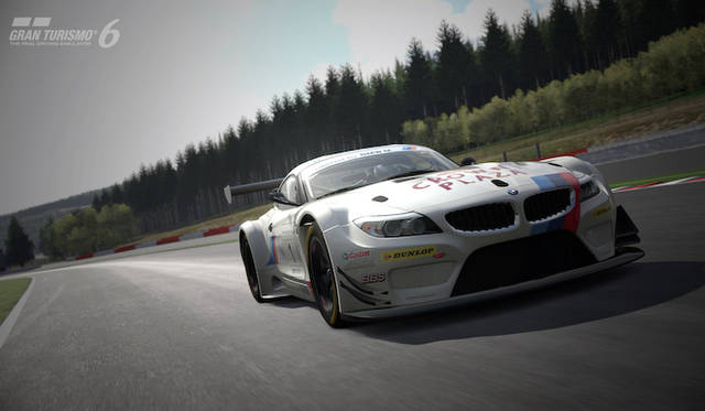 グランツーリスモ6上で開催されたBMW Z4 GT Challengeは、実際のレースのラップタイムと競うというもの。さらにタイム上位者10名は、今回のイベントでおこなわれる決勝戦に参加ができる